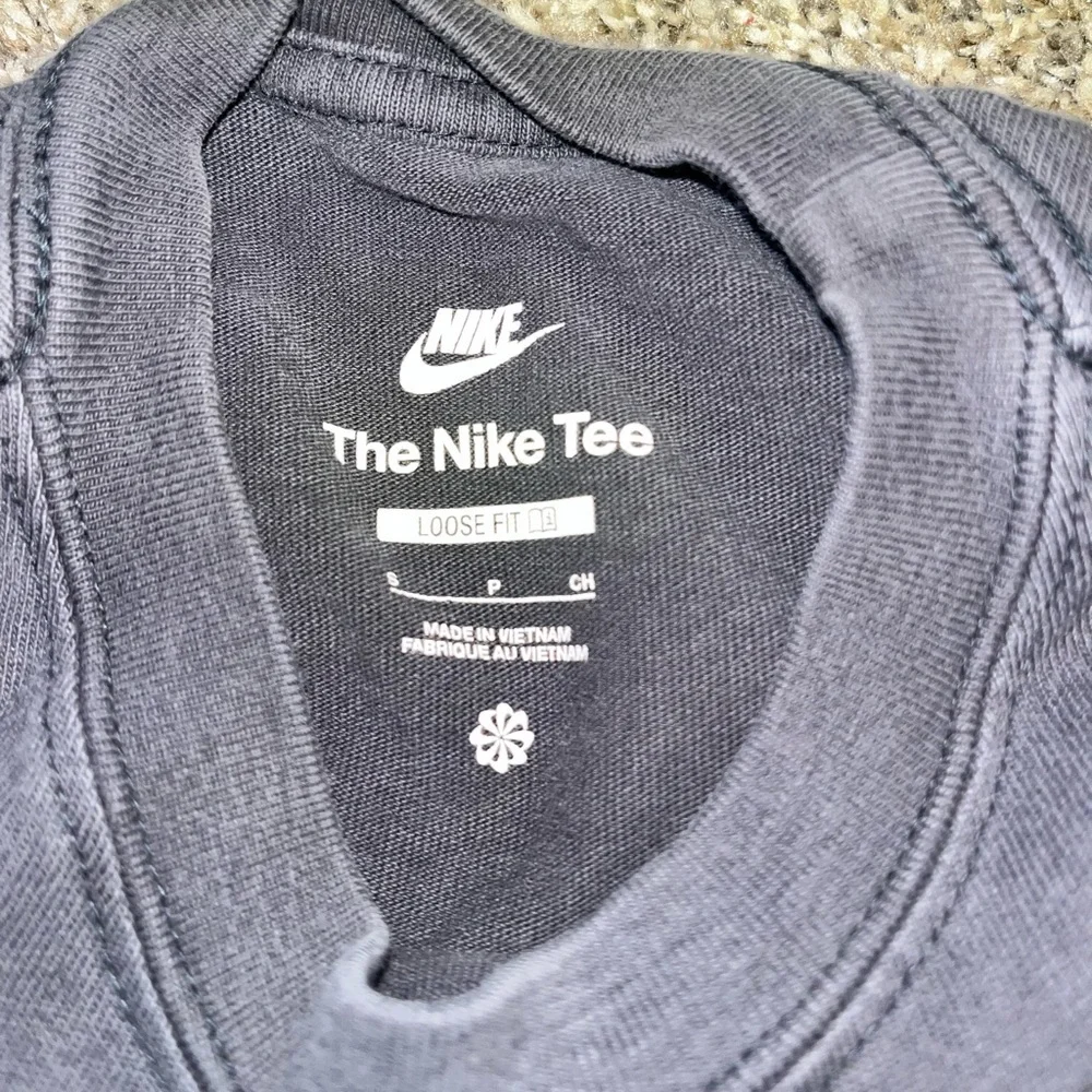 Nike Sportswear Logo Tee Shirt Gray Pegasus YS Youth Size small Loose Fit